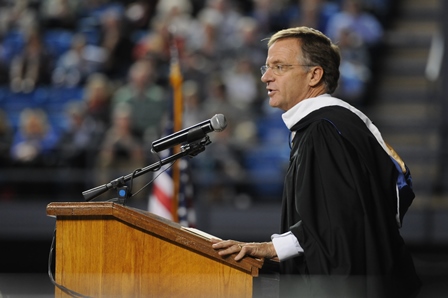 Governor Haslam speaks to audience from podium during Winter 2014 commencement