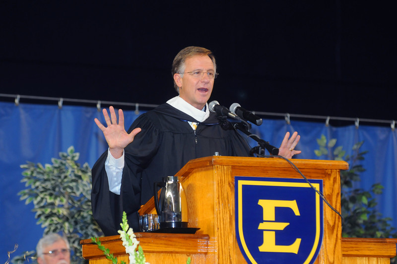 Governor Bill Haslam addresses Winter 2014 Graduates