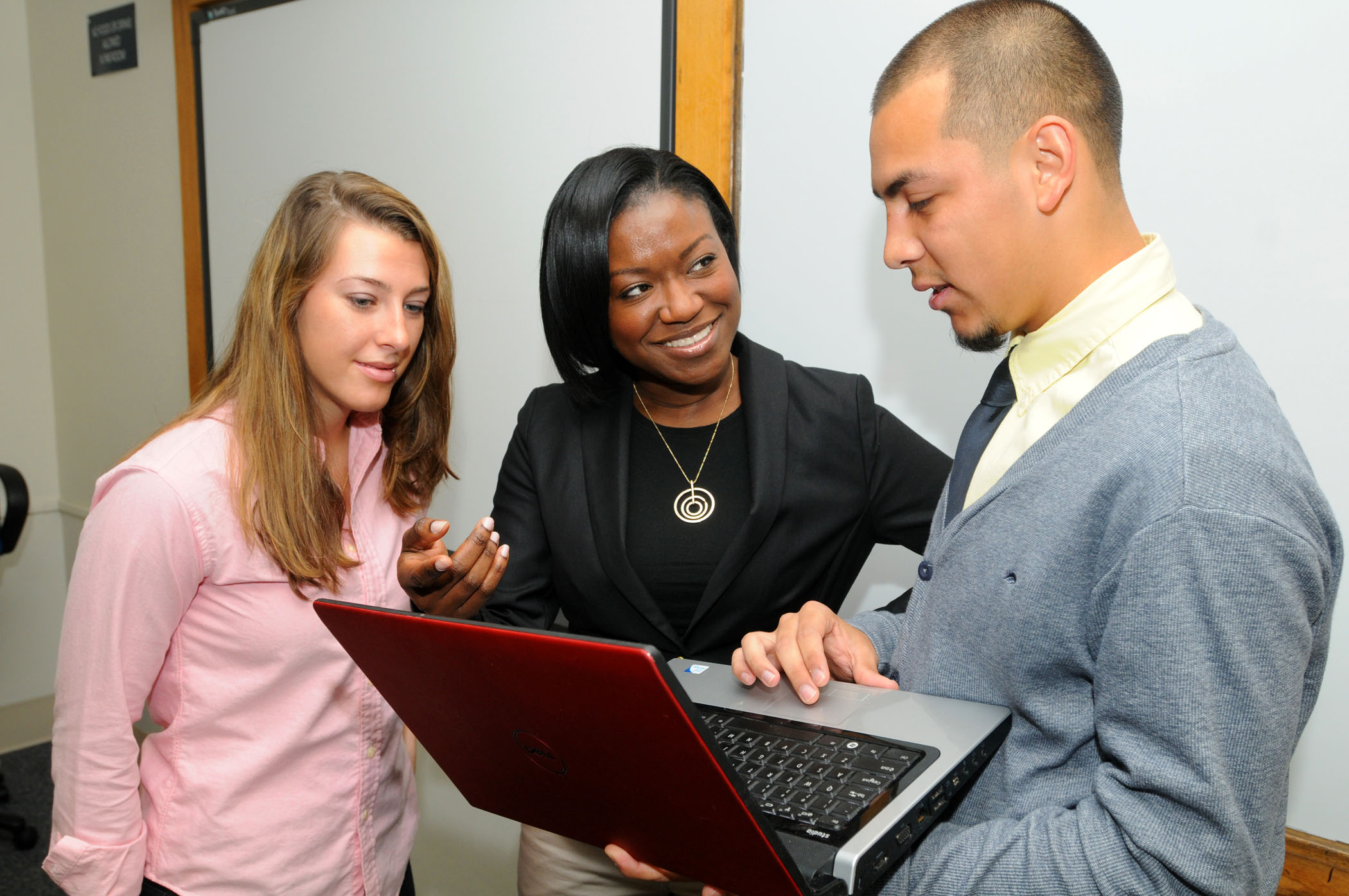 faculty member consulting with students