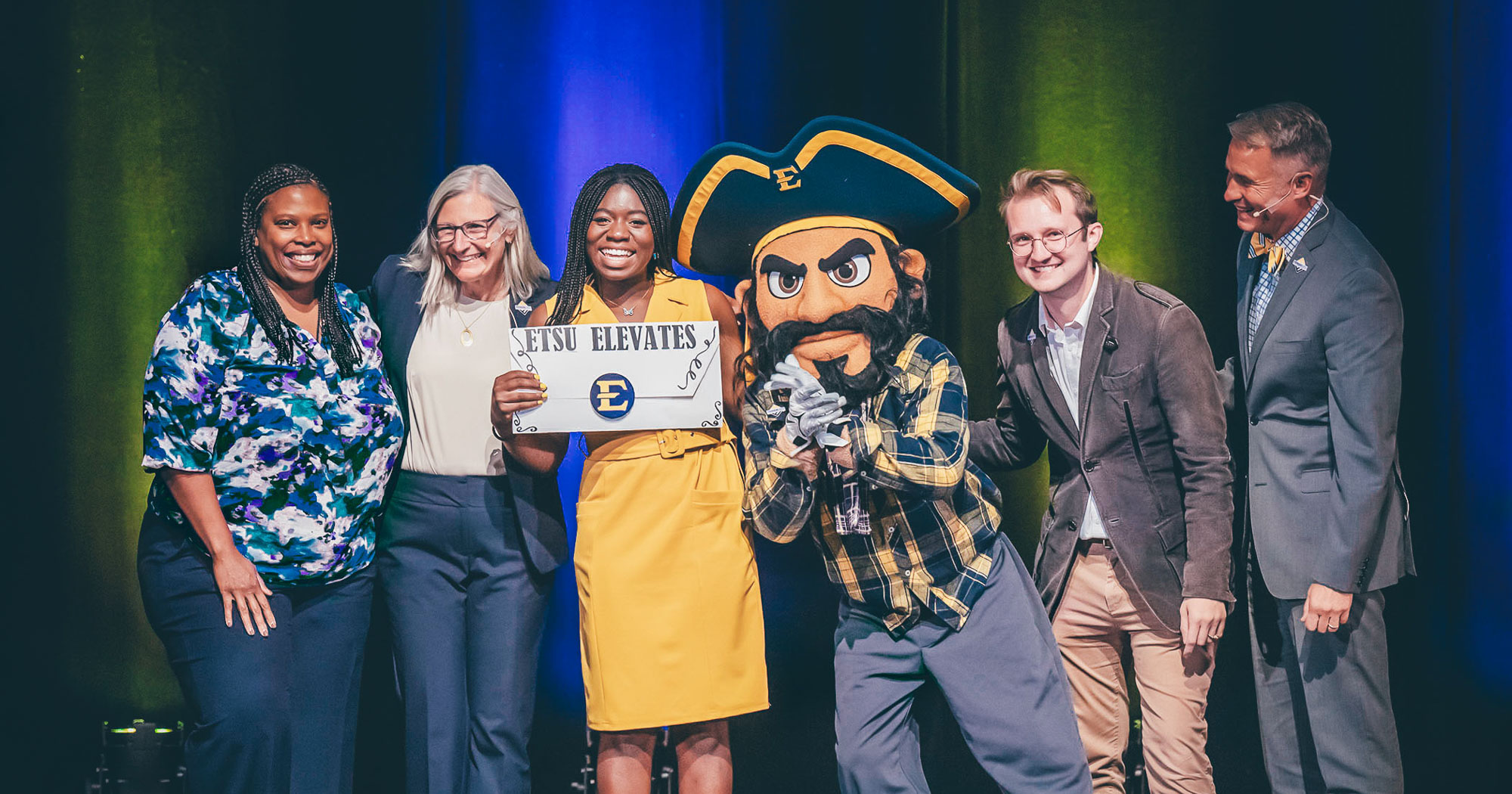 Sarah Mohammed receives award for winning ETSU Elevates pitch competition