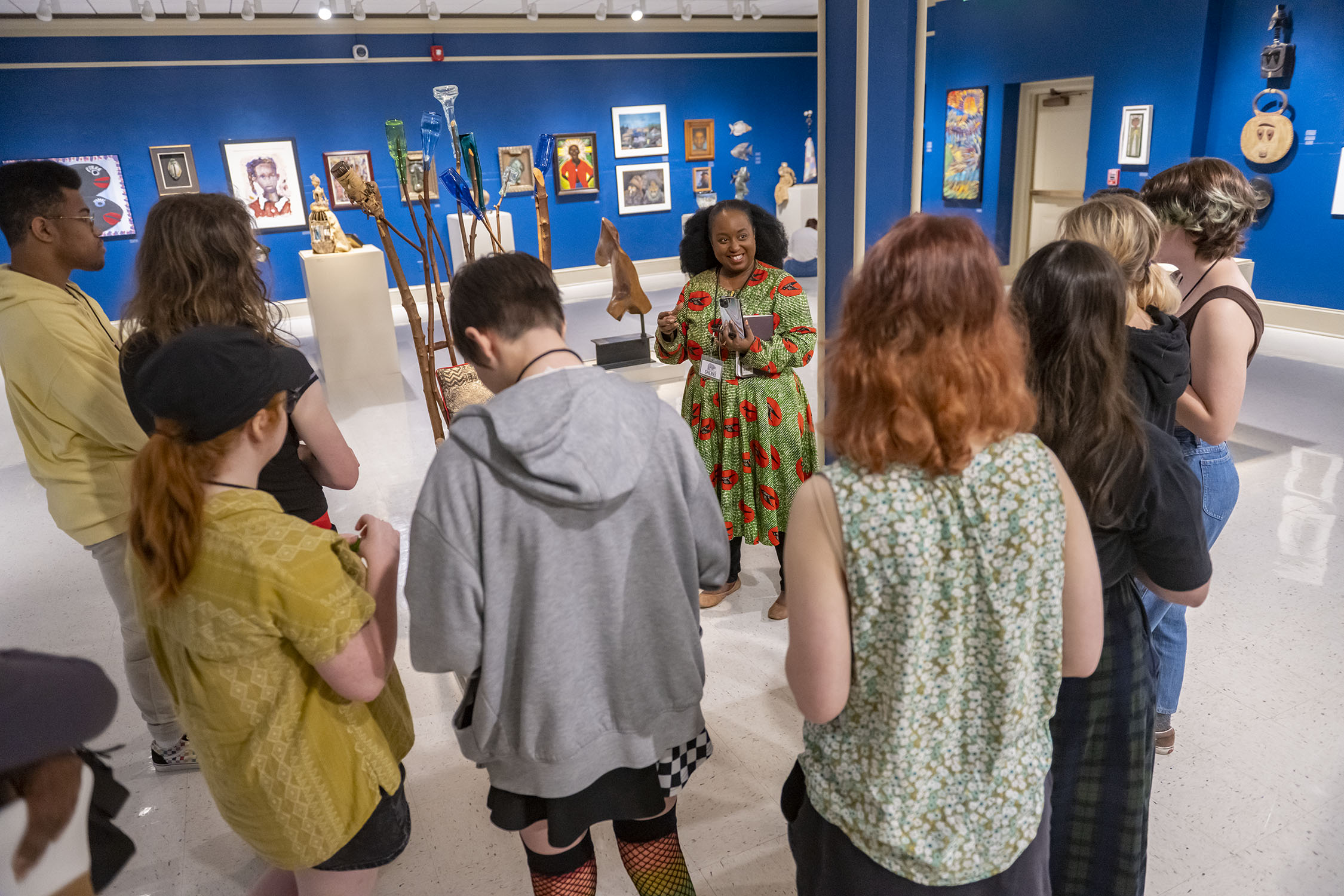 Writer Sheree Renée Thomas talks with her students about pieces in the exhibit during the museum workshop. 