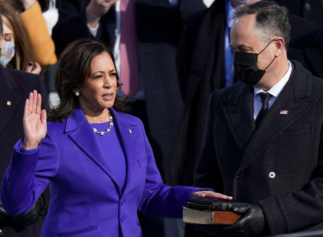 Kamala Harris sworn in as Vice President 2021