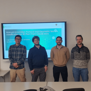 Students working on their internship with Oak Ridge.