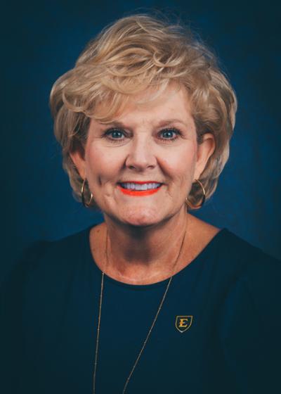 Photo of Renee Lowe, MSN, RNC-NIC, CNEcl Lecturer