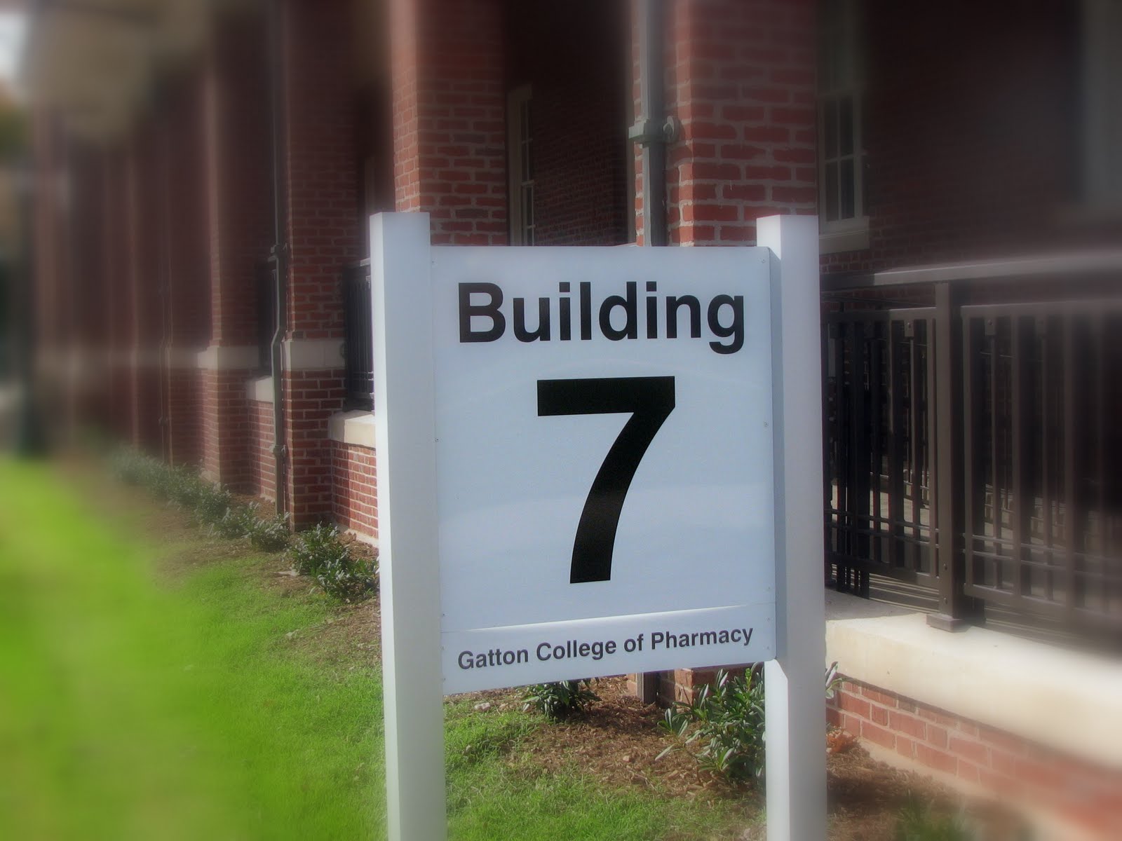 building 7 sign