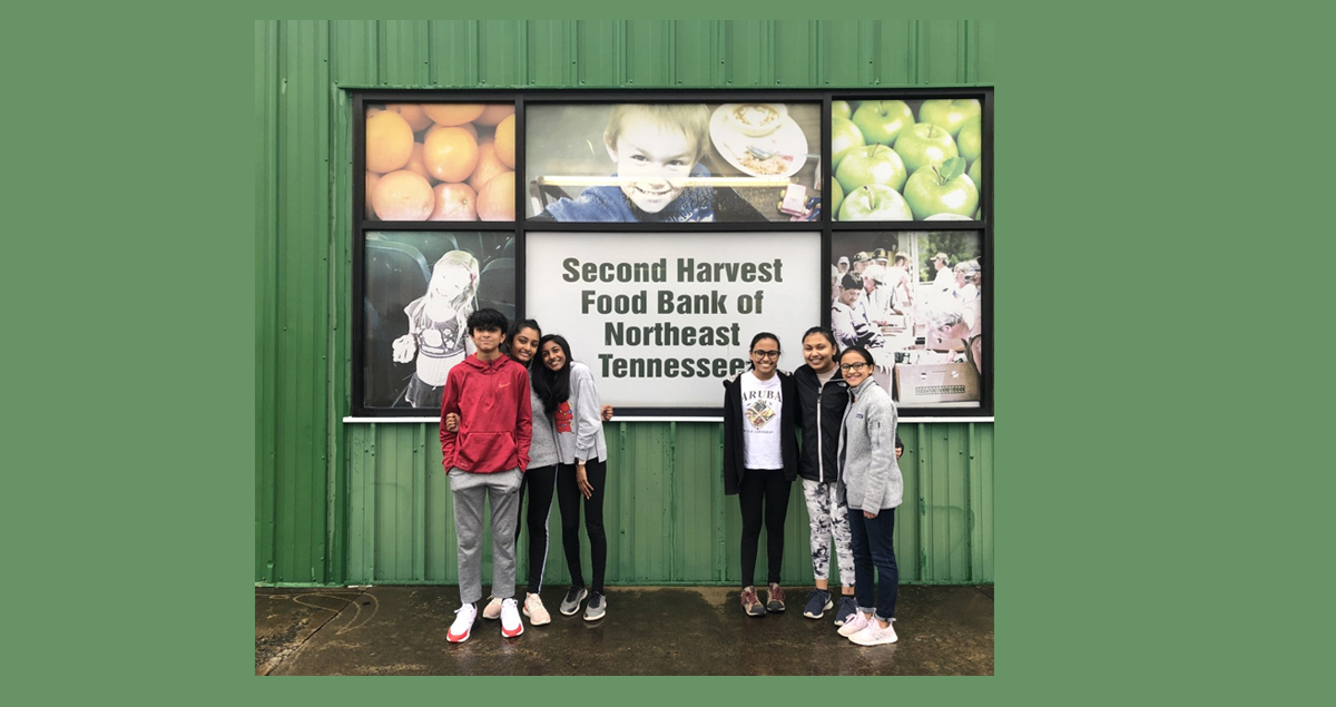 UH Students Volunteer at Second Harvest Food Bank